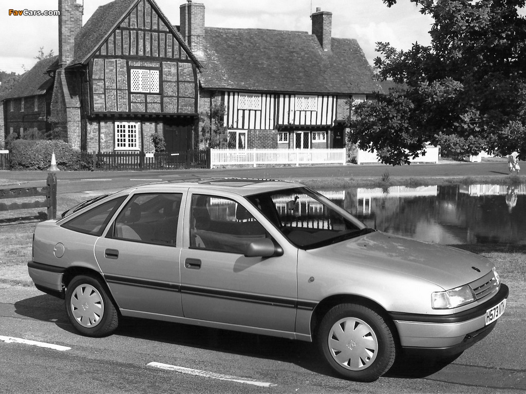 Pictures of Vauxhall Cavalier GL Hatchback 1988–92 (1024 x 768)