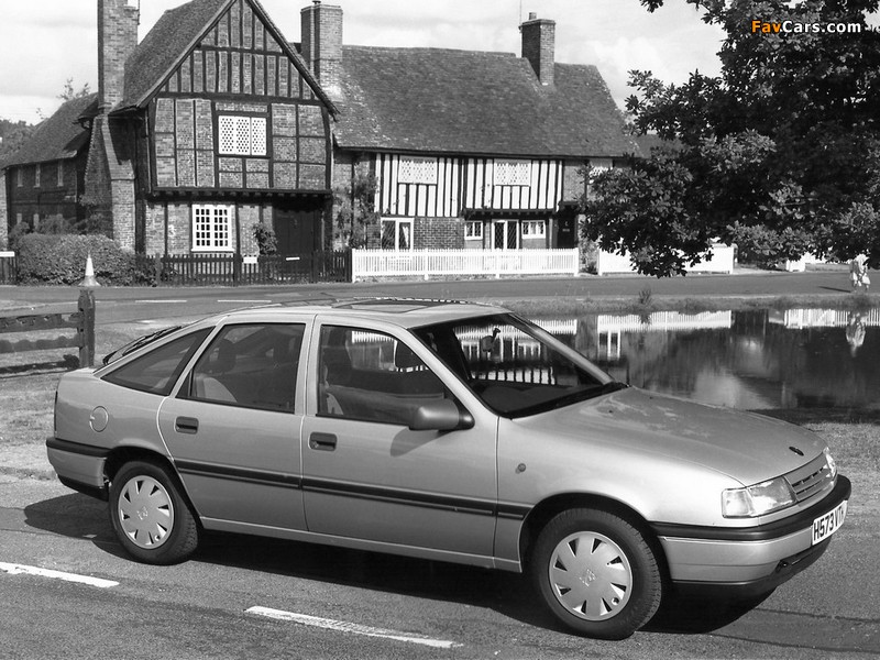 Pictures of Vauxhall Cavalier GL Hatchback 1988–92 (800 x 600)