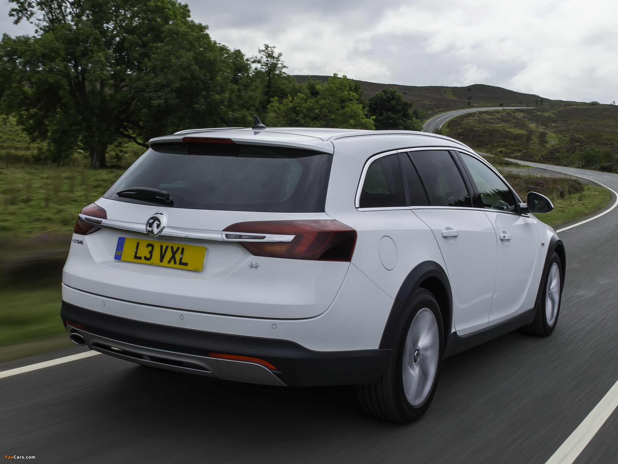 Images of Vauxhall Insignia Country Tourer 2013 (2048 x 1536)