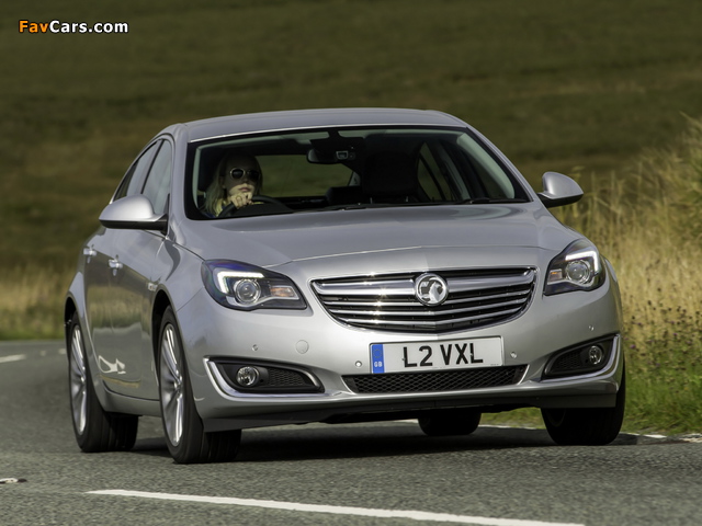 Photos of Vauxhall Insignia ecoFLEX Hatchback 2013 (640 x 480)