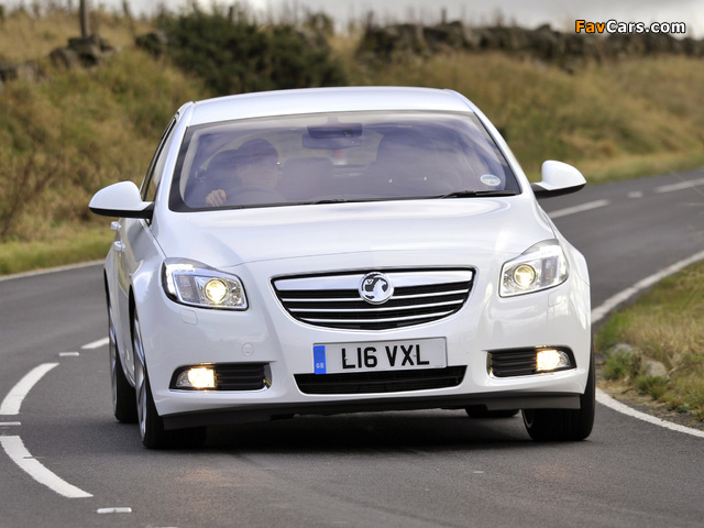 Pictures of Vauxhall Insignia Hatchback 2008–13 (640 x 480)