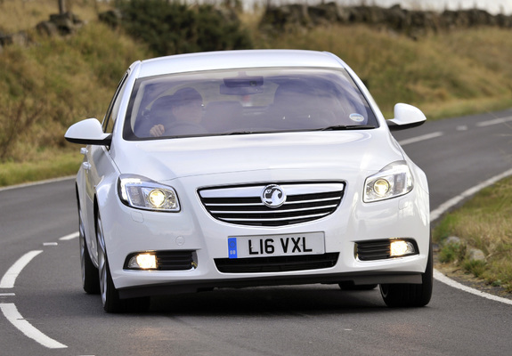 Pictures of Vauxhall Insignia Hatchback 2008–13