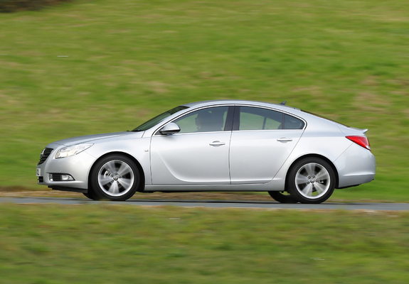 Pictures of Vauxhall Insignia ecoFLEX Hatchback 2009–13