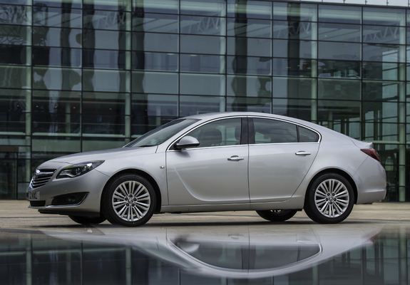 Pictures of Vauxhall Insignia ecoFLEX Hatchback 2013