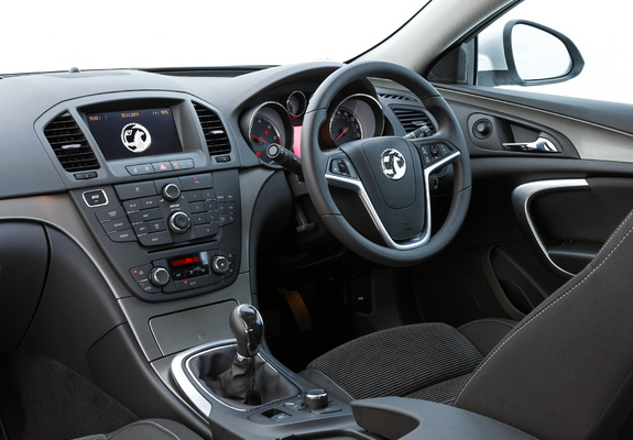Vauxhall Insignia ecoFLEX Hatchback 2009–13 images