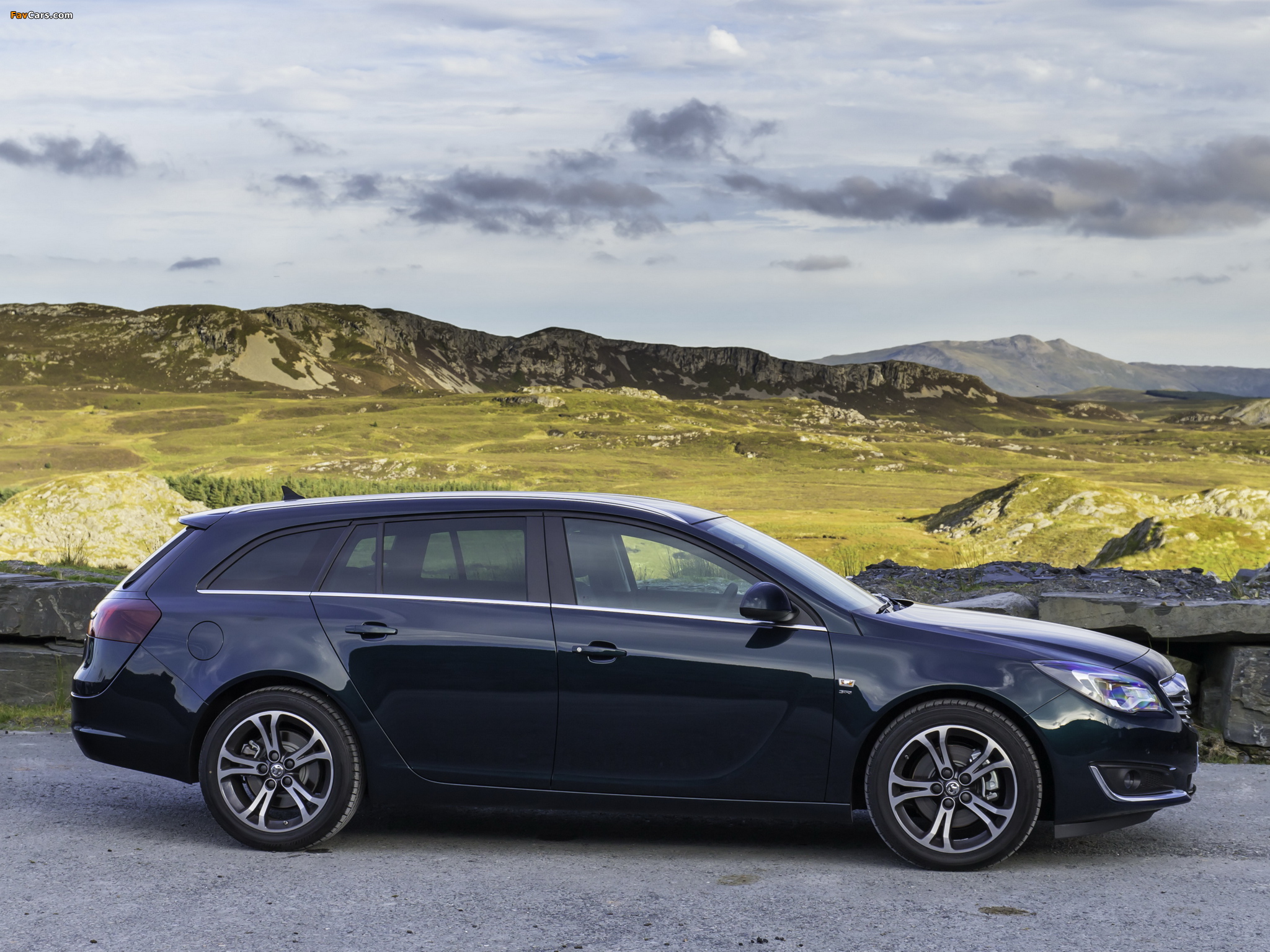 Vauxhall Insignia Sports Tourer 2013 images (2048 x 1536)