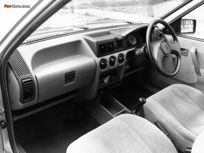 Images of Vauxhall Nova Luxe 5-door 1990–92 (800 x 600)