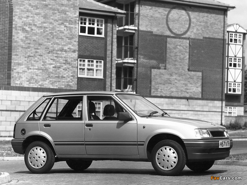 Images of Vauxhall Nova Luxe 5-door 1990–92 (800 x 600)
