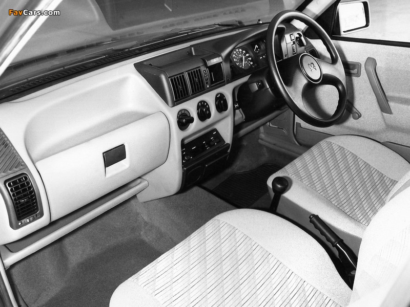 Pictures of Vauxhall Nova Saloon Merit 4-door 1990–92 (800 x 600)