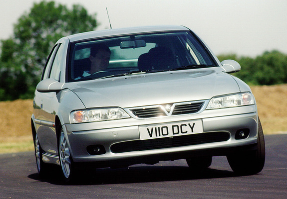 Photos of Vauxhall Vectra Hatchback (B) 1995–99
