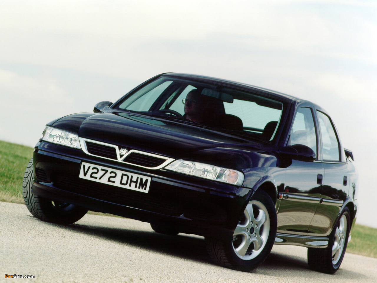 Pictures of Vauxhall Vectra Sedan (B) 1995–99 (1280 x 960)