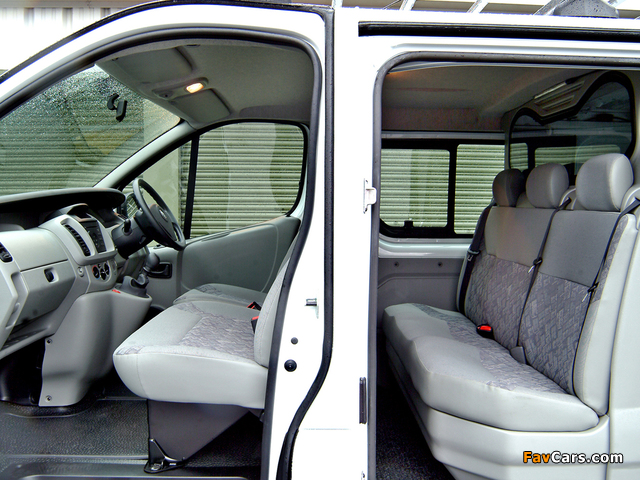 Pictures of Vauxhall Vivaro Combi 2001–06 (640 x 480)