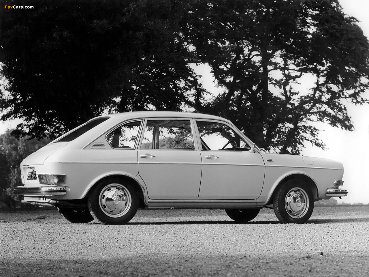 Images of Volkswagen 411 4-door Sedan (Type4) 1968–72 (1280 x 960)