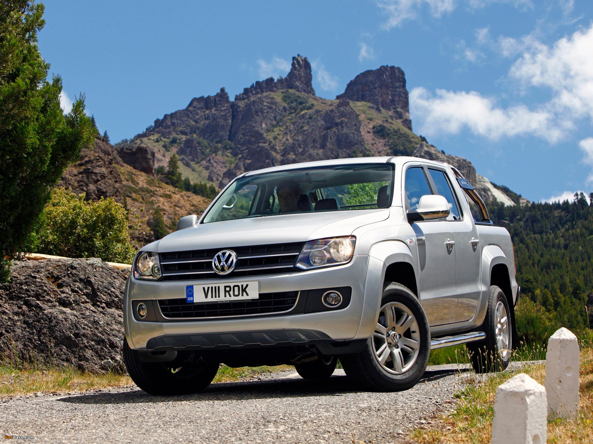 Photos of Volkswagen Amarok Double Cab Highline UK-spec 2010 (2048 x 1536)