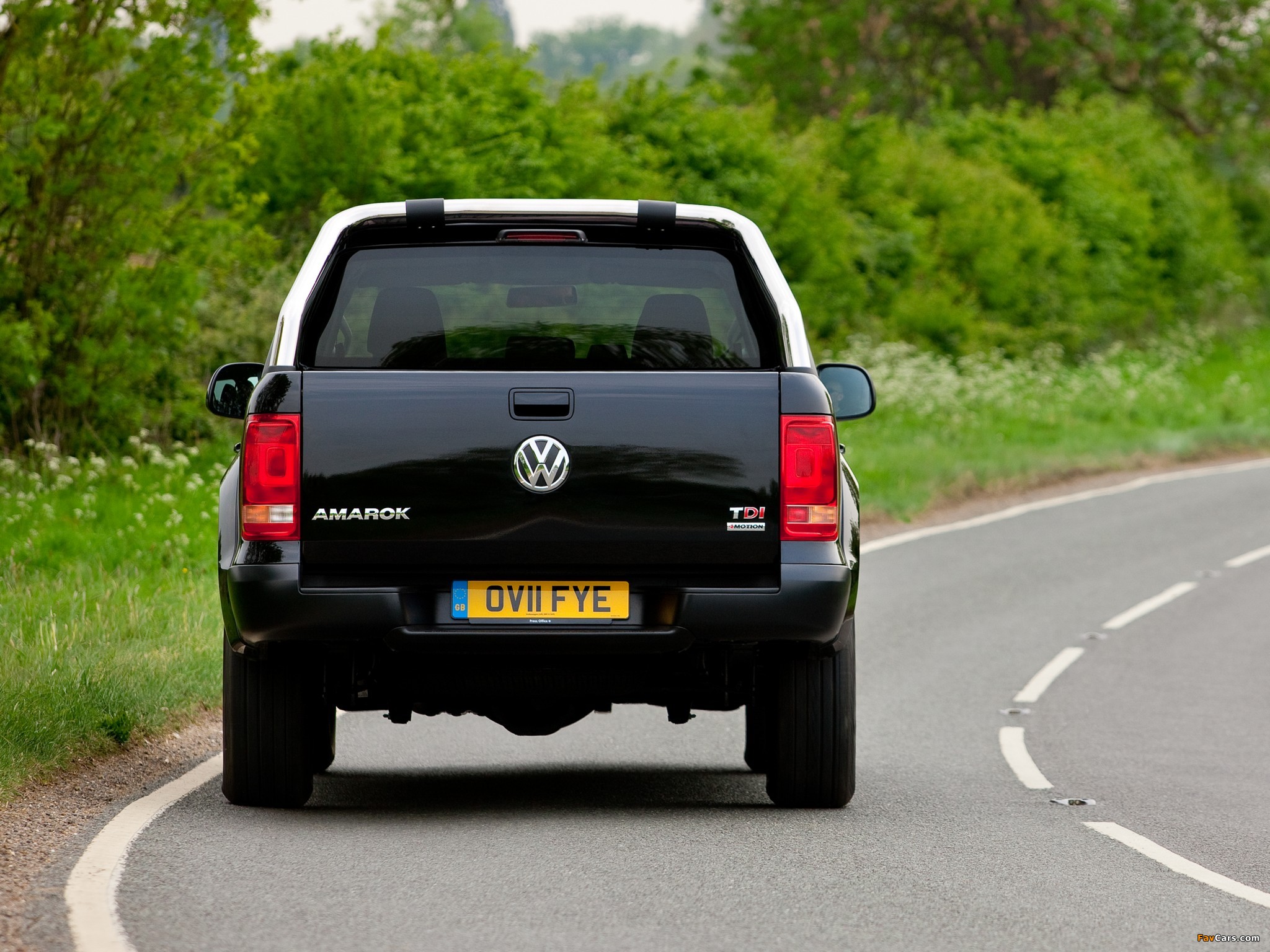 Photos of Volkswagen Amarok Double Cab Trendline UK-spec 2010 (2048 x 1536)