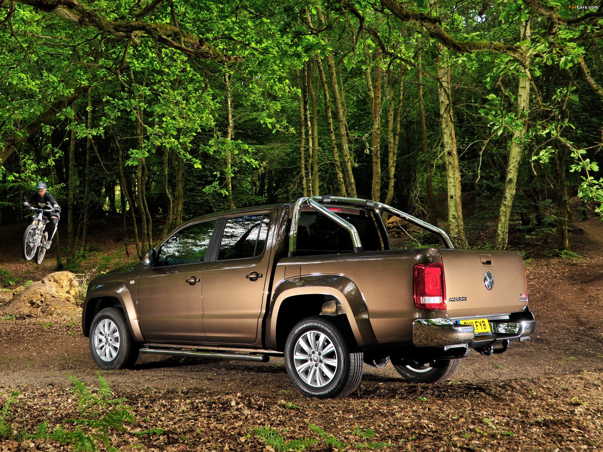 Photos of Volkswagen Amarok Double Cab Highline UK-spec 2010 (2048 x 1536)