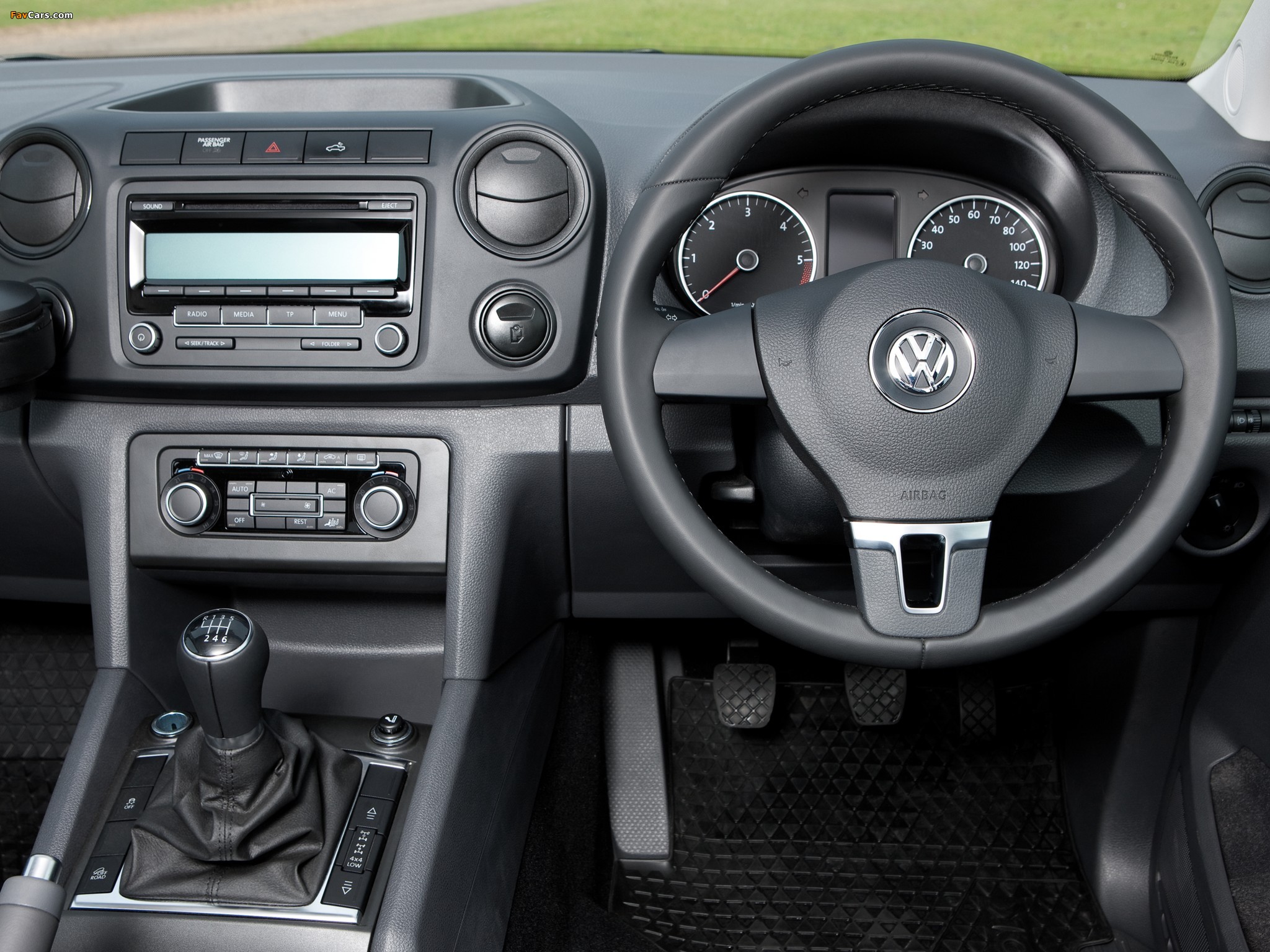 Volkswagen Amarok Double Cab Trendline UK-spec 2010 images (2048 x 1536)