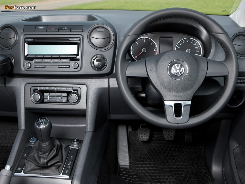 Volkswagen Amarok Double Cab Trendline UK-spec 2010 images (800 x 600)