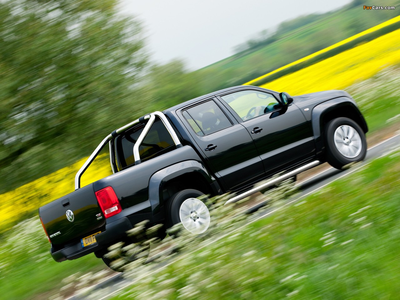 Volkswagen Amarok Double Cab Trendline UK-spec 2010 wallpapers (1280 x 960)