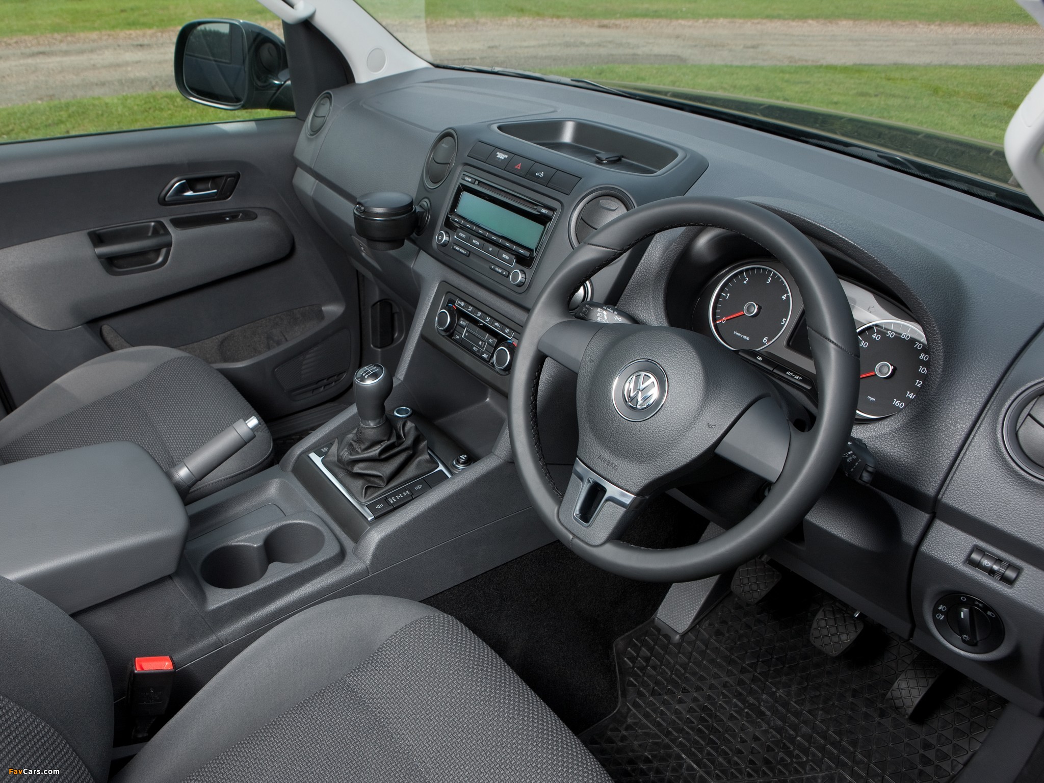 Volkswagen Amarok Double Cab Trendline UK-spec 2010 wallpapers (2048 x 1536)