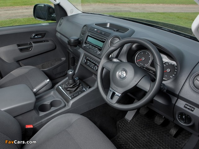 Volkswagen Amarok Double Cab Trendline UK-spec 2010 wallpapers (640 x 480)