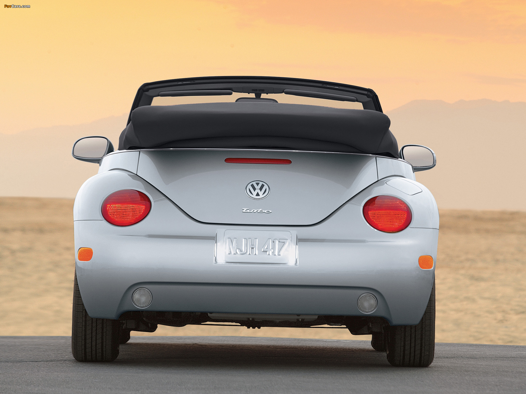 Images of Volkswagen New Beetle Convertible 2000–05 (2048 x 1536)