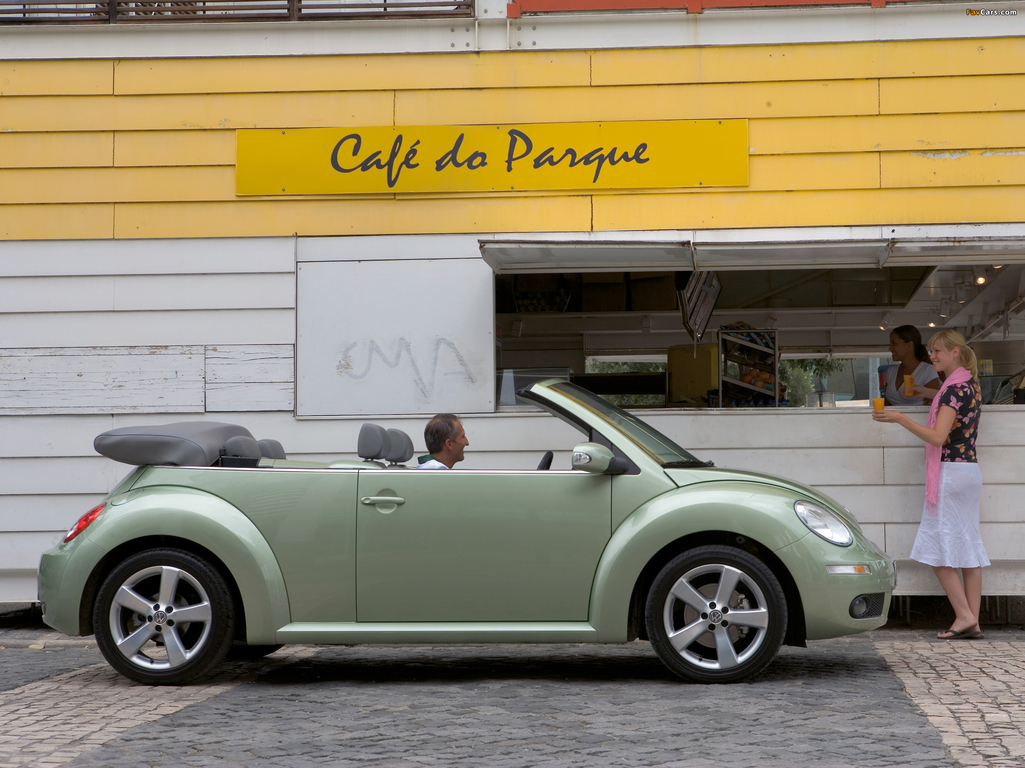 Images of Volkswagen New Beetle Cabrio 2006–10 (2048 x 1536)
