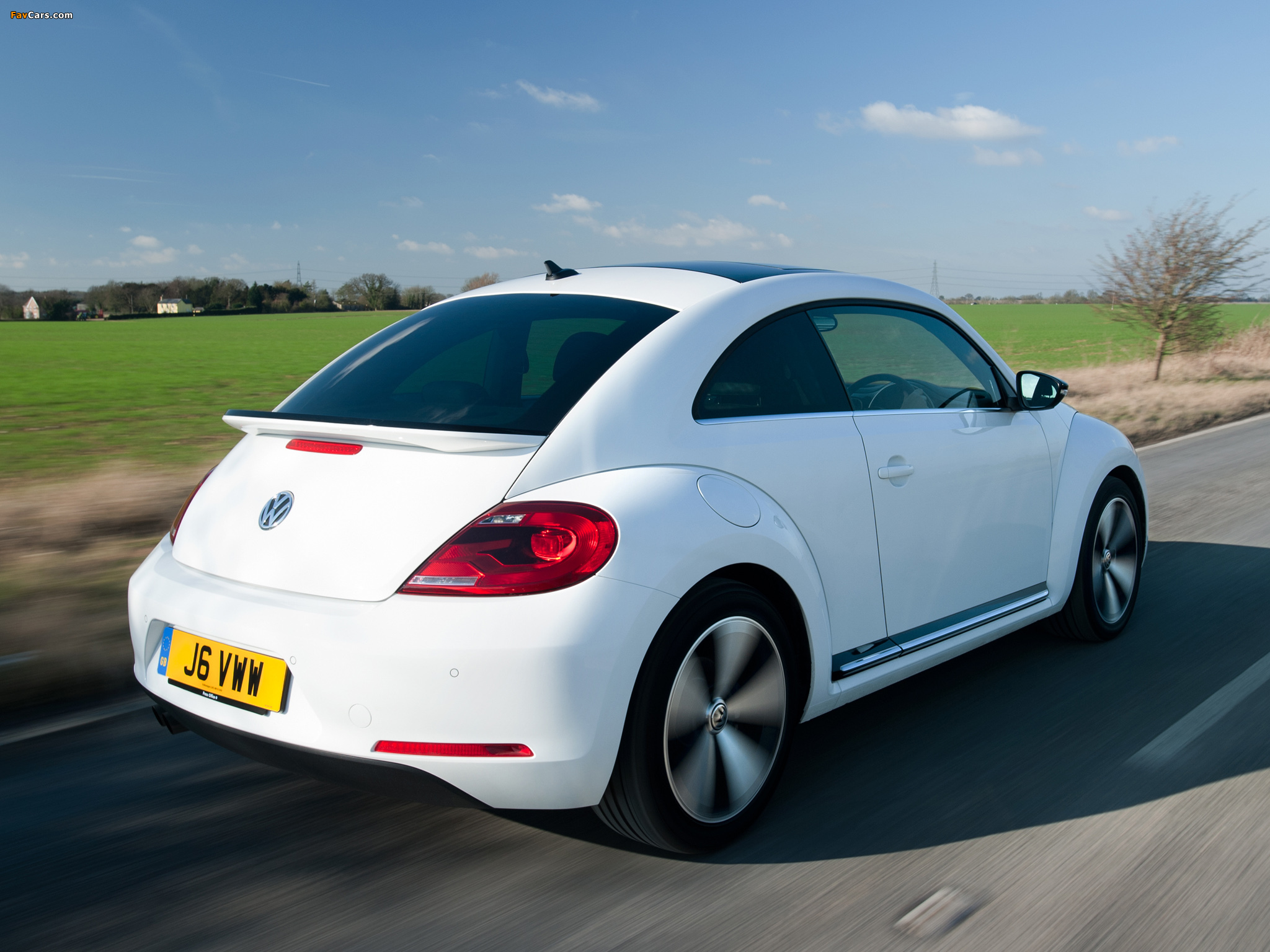 Images of Volkswagen Beetle UK-spec 2011 (2048 x 1536)