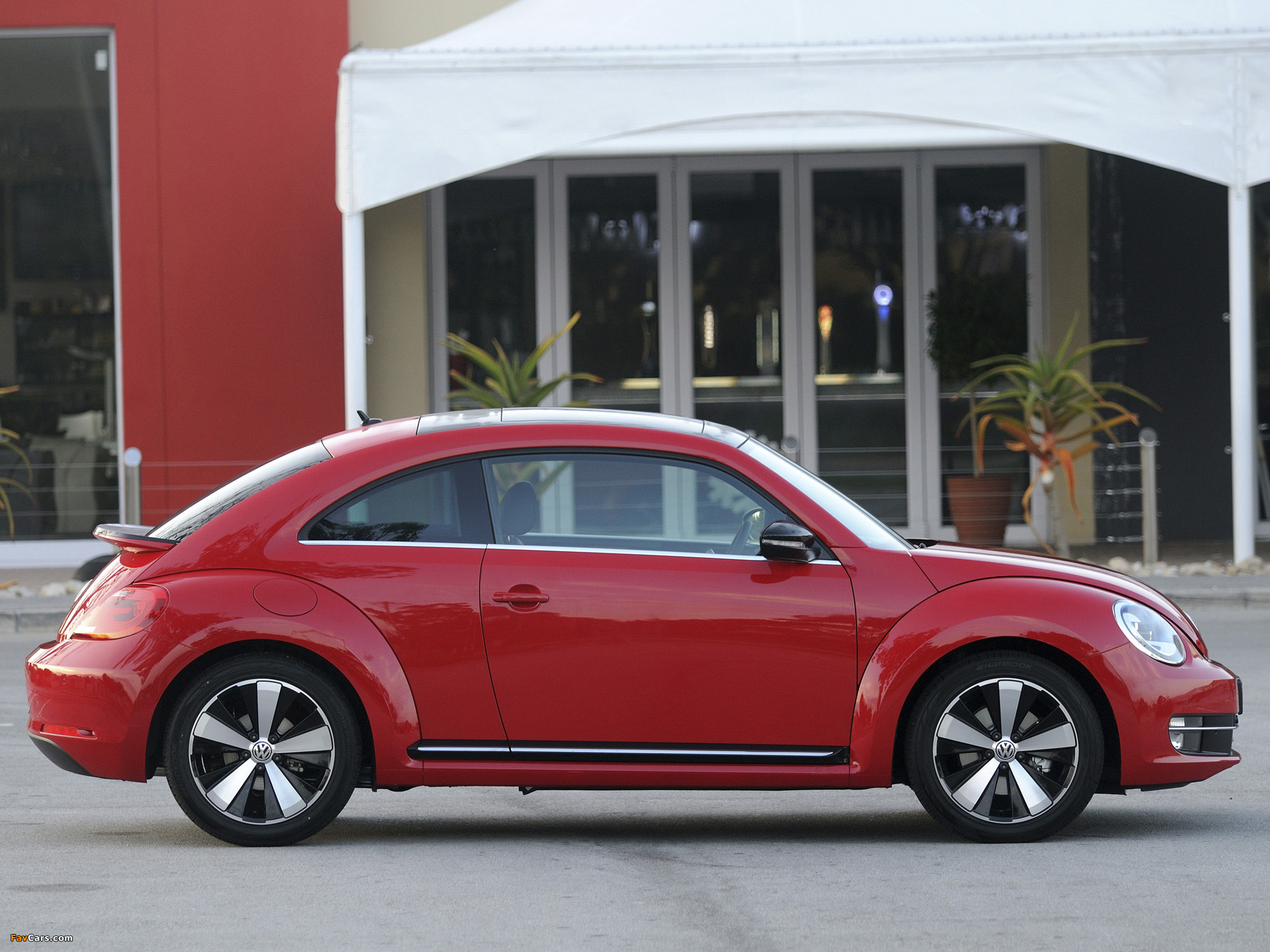 Images of Volkswagen Beetle ZA-spec 2012 (2048 x 1536)
