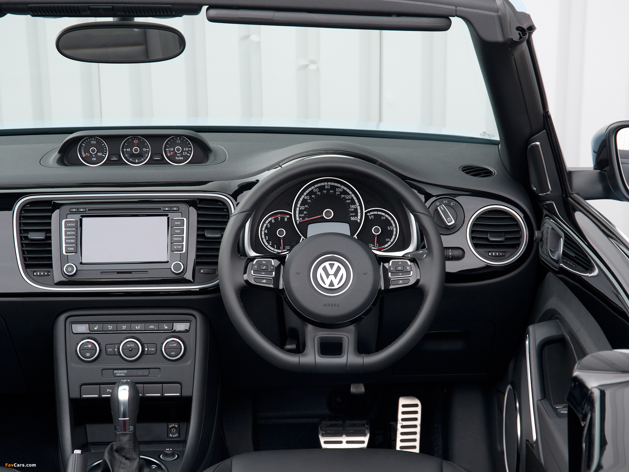 Images of Volkswagen Beetle Cabrio UK-spec 2013 (2048 x 1536)