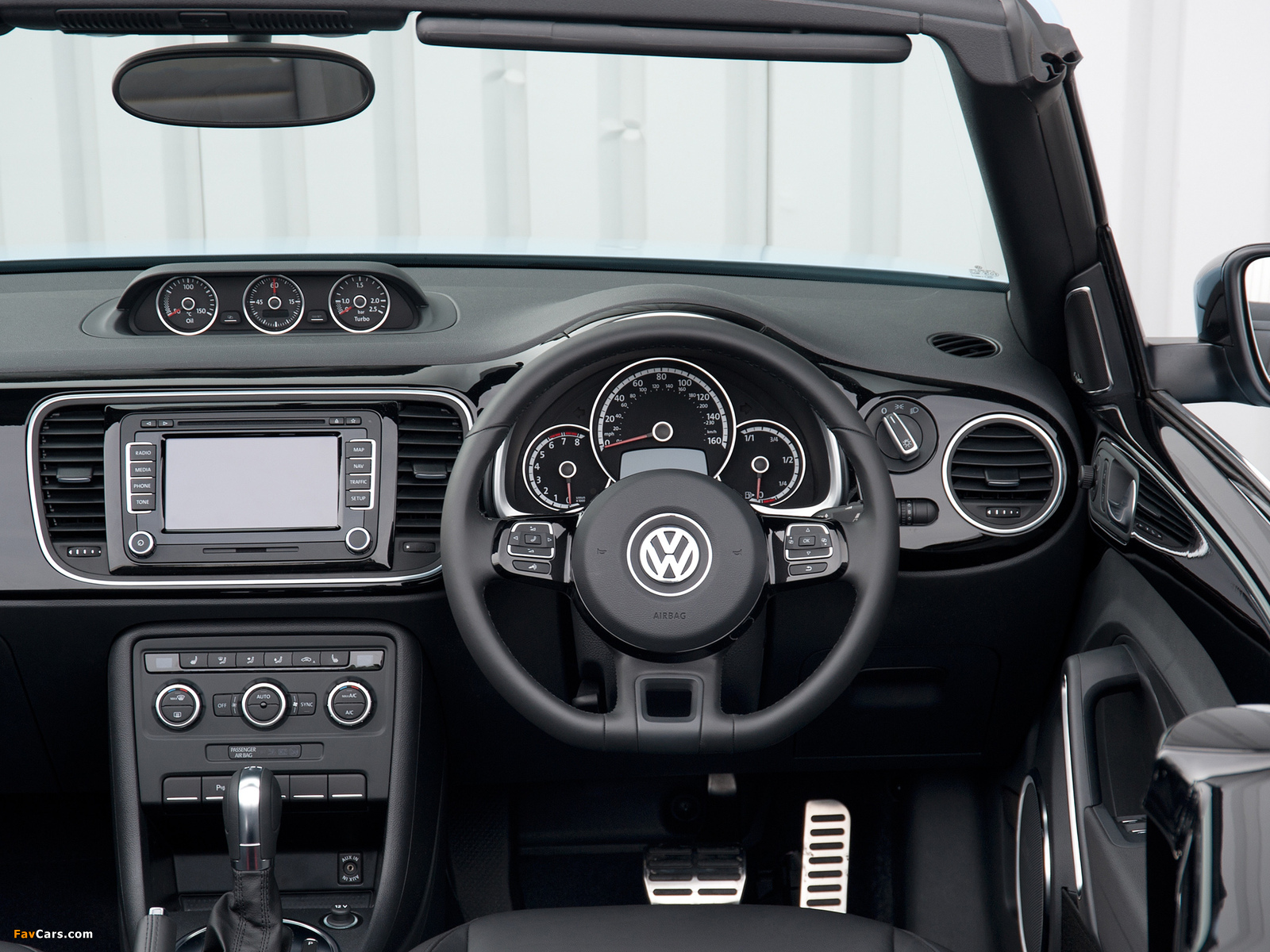Images of Volkswagen Beetle Cabrio UK-spec 2013 (1600 x 1200)