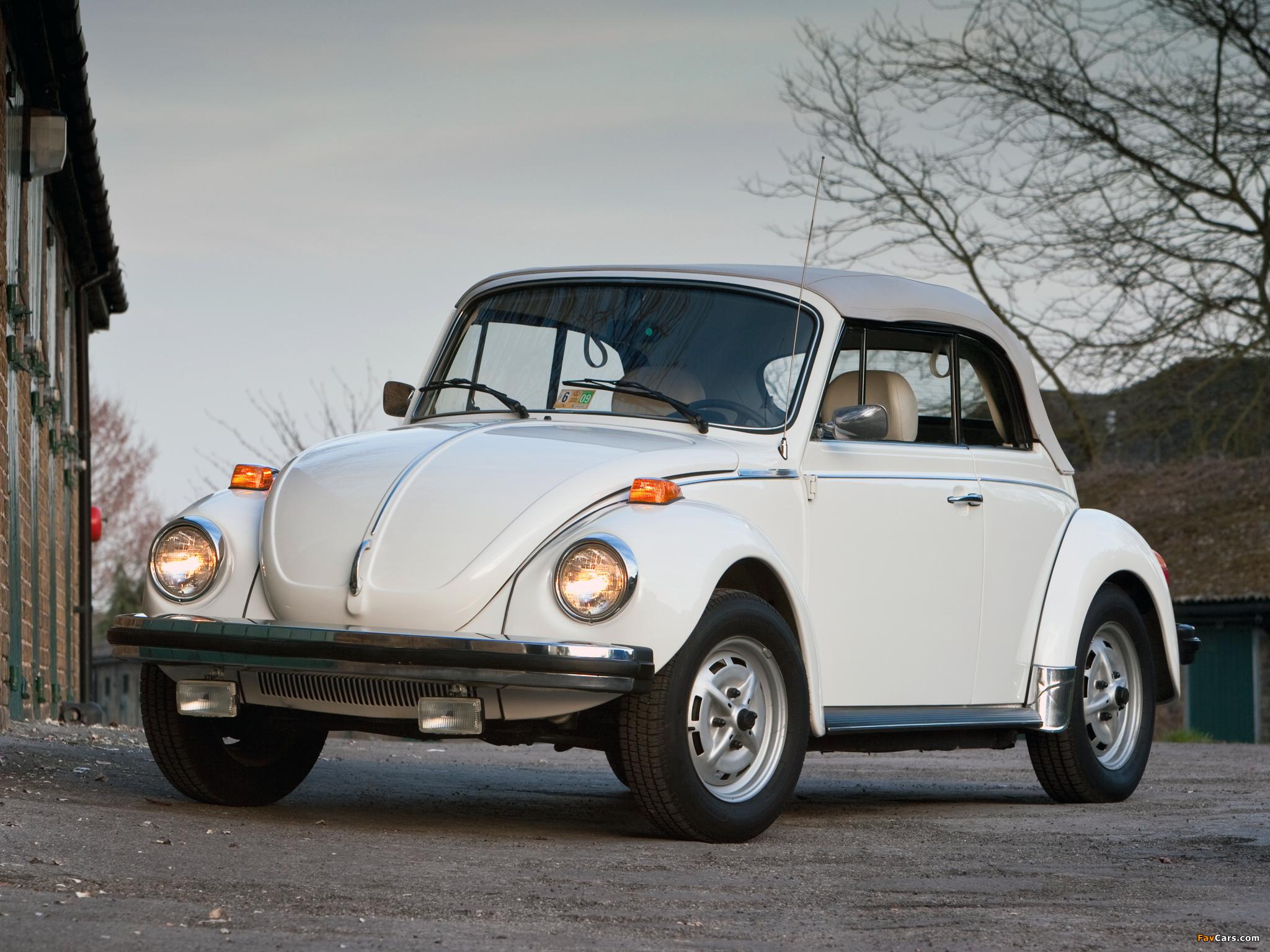 Photos of Volkswagen Beetle Convertible Triple White 1976–79 (2048 x 1536)