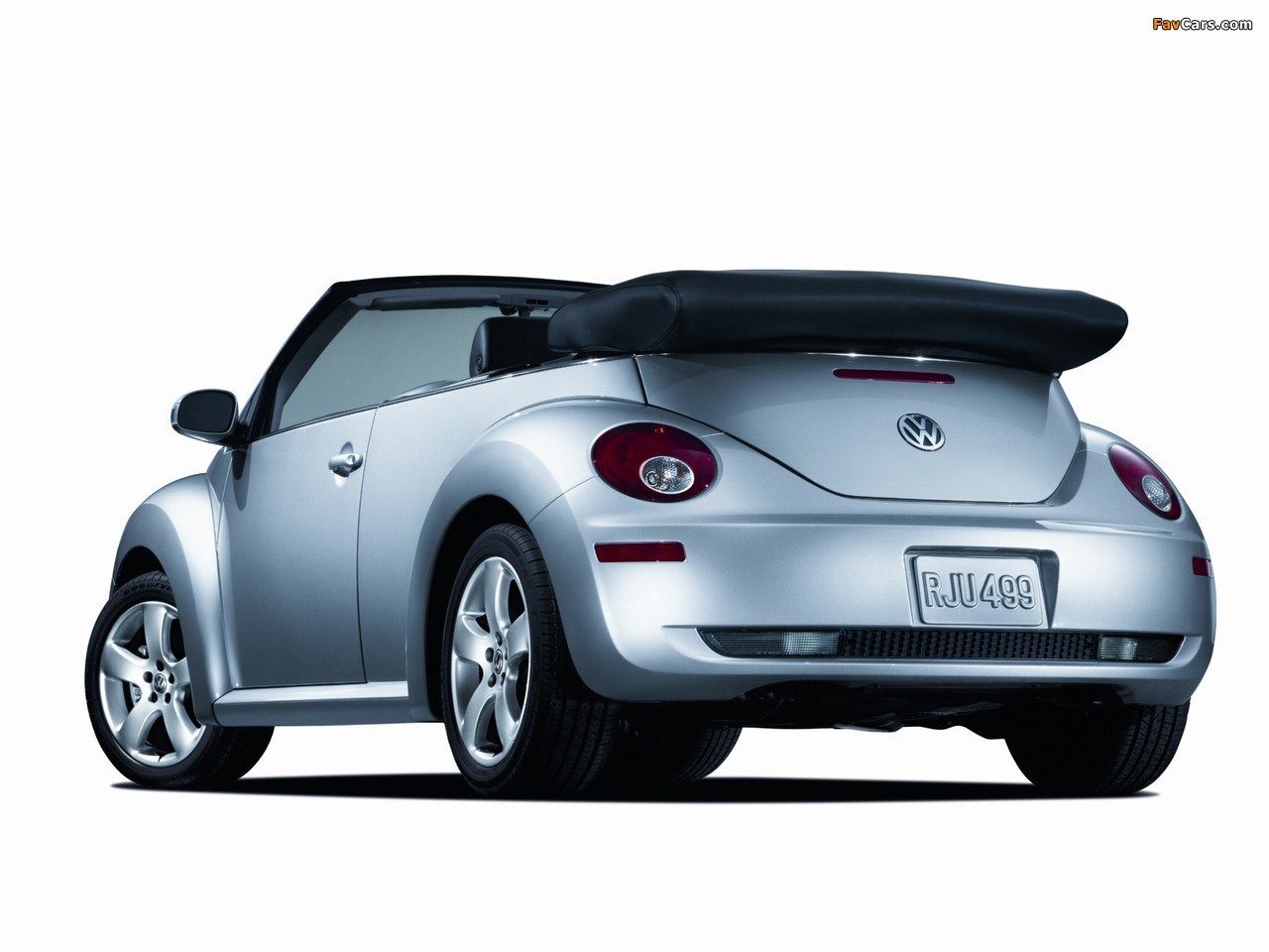 Photos of Volkswagen New Beetle Convertible 2006–10 (1280 x 960)