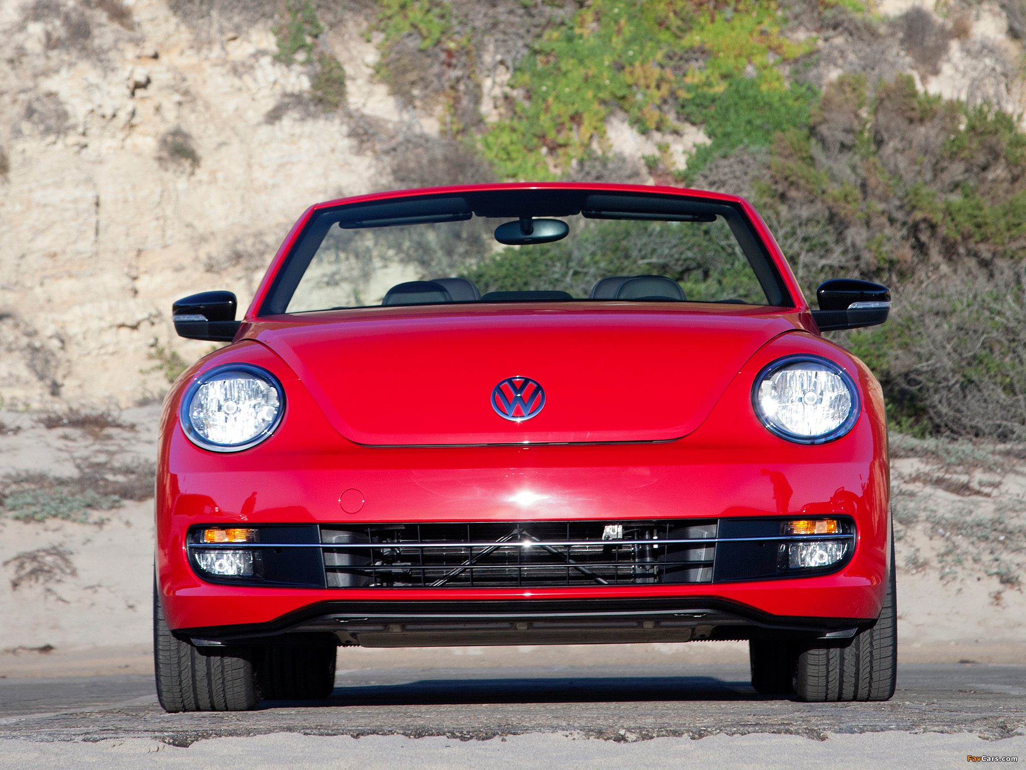 Photos of Volkswagen Beetle Convertible Turbo 2012 (2048 x 1536)