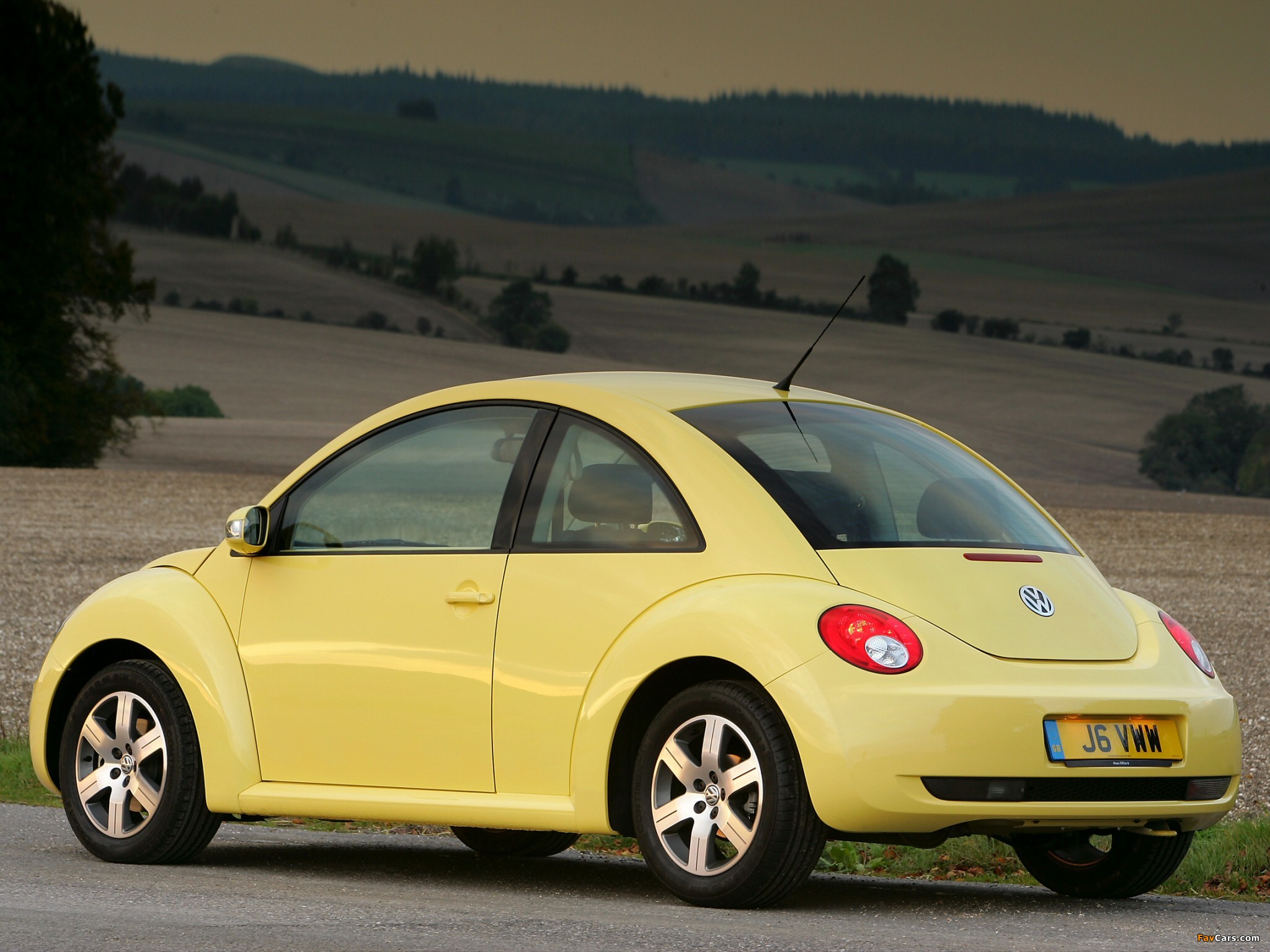 Pictures of Volkswagen New Beetle UK-spec 2006–10 (2048 x 1536)