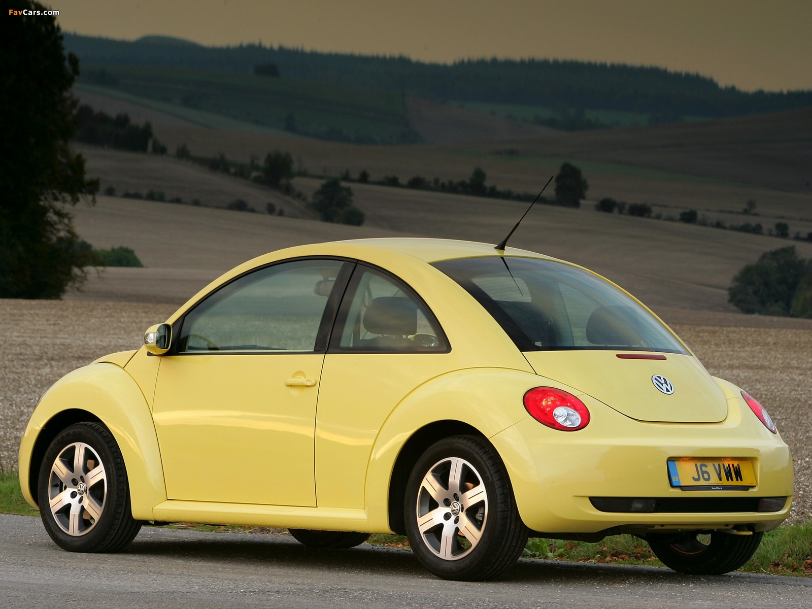 Pictures of Volkswagen New Beetle UK-spec 2006–10 (1600 x 1200)