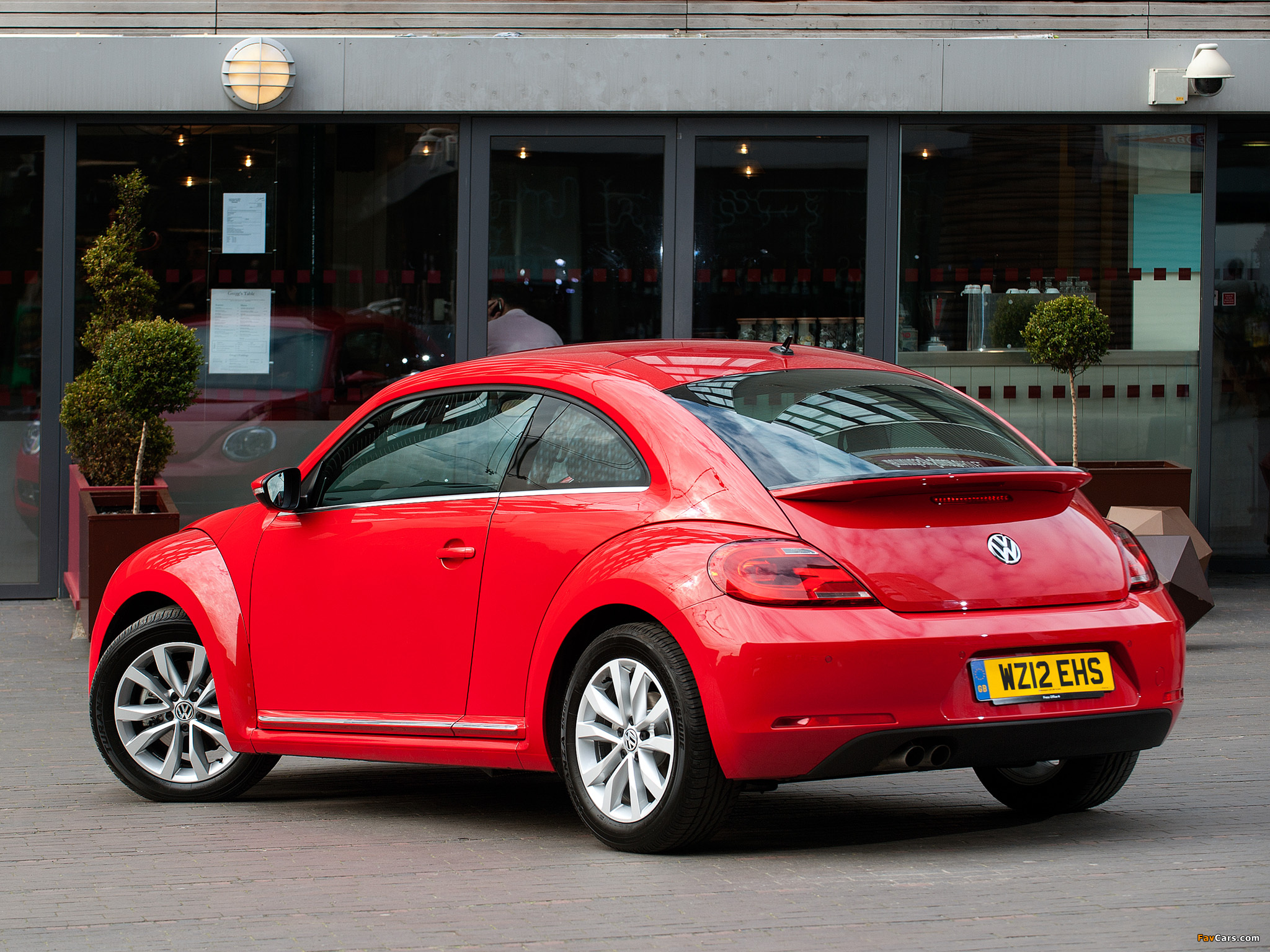 Pictures of Volkswagen Beetle UK-spec 2011 (2048 x 1536)