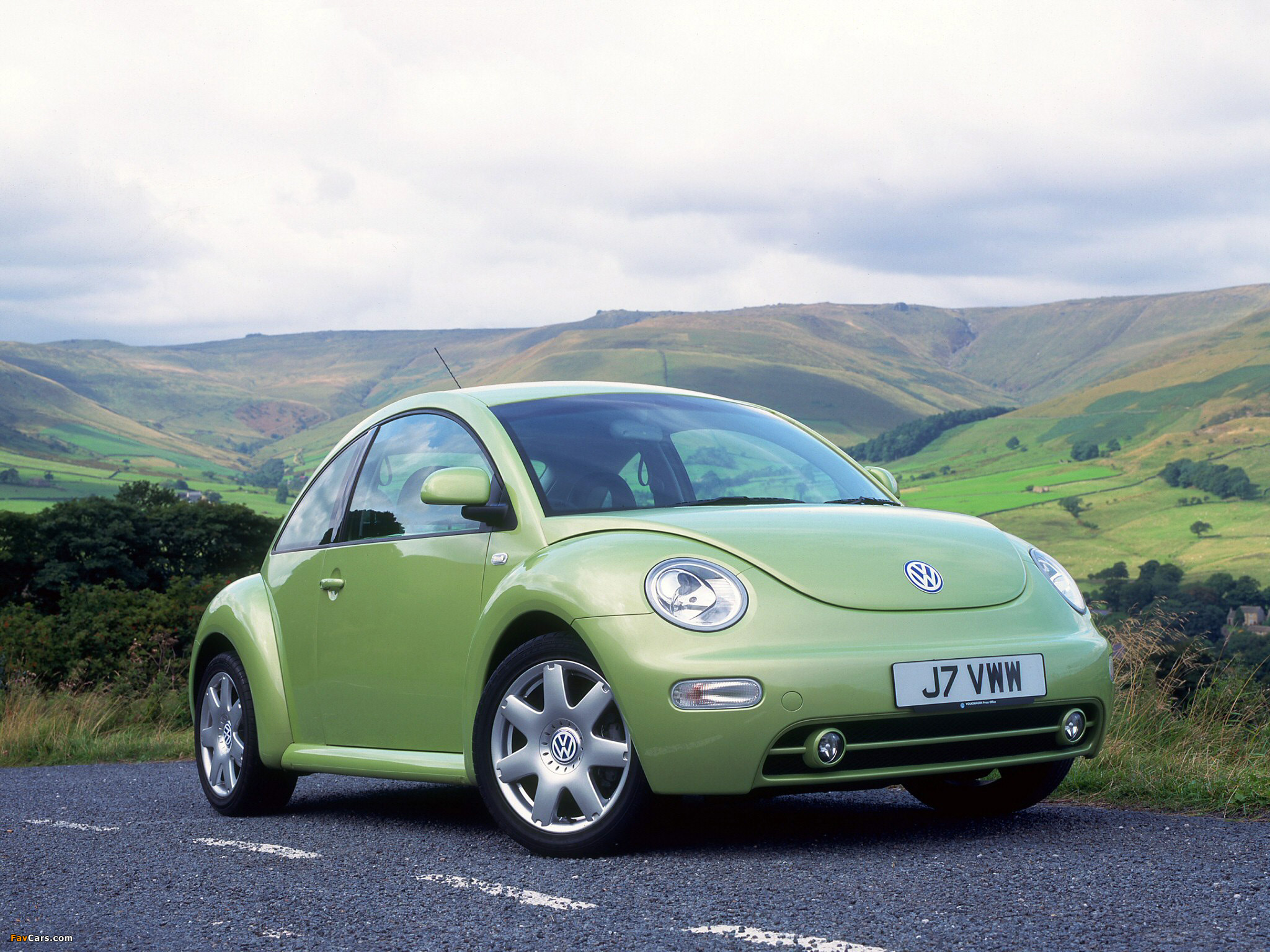 Volkswagen New Beetle UK-spec 1998–2005 photos (2048 x 1536)