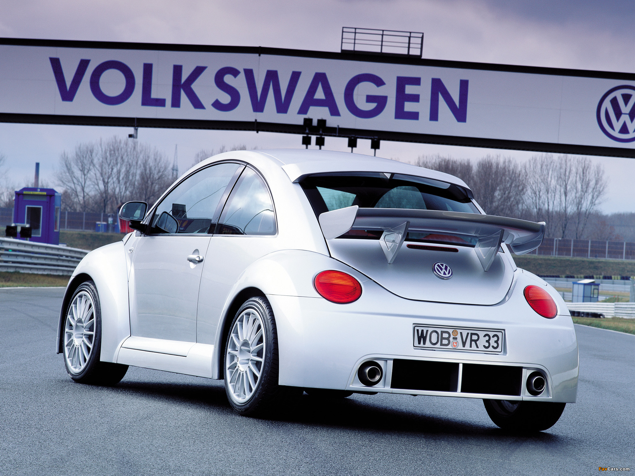Volkswagen New Beetle RSi 2001–03 wallpapers (2048 x 1536)