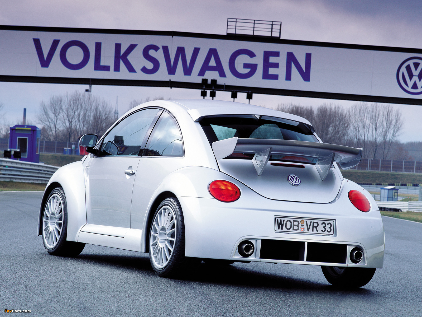 Volkswagen New Beetle RSi 2001–03 wallpapers (1600 x 1200)