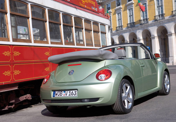 Volkswagen New Beetle Cabrio 2006–10 images