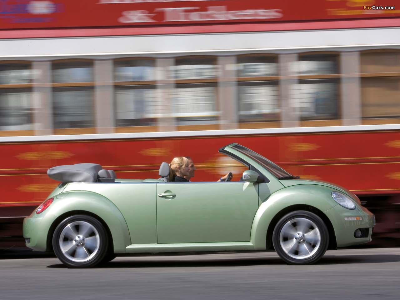 Volkswagen New Beetle Cabrio 2006–10 pictures (1280 x 960)