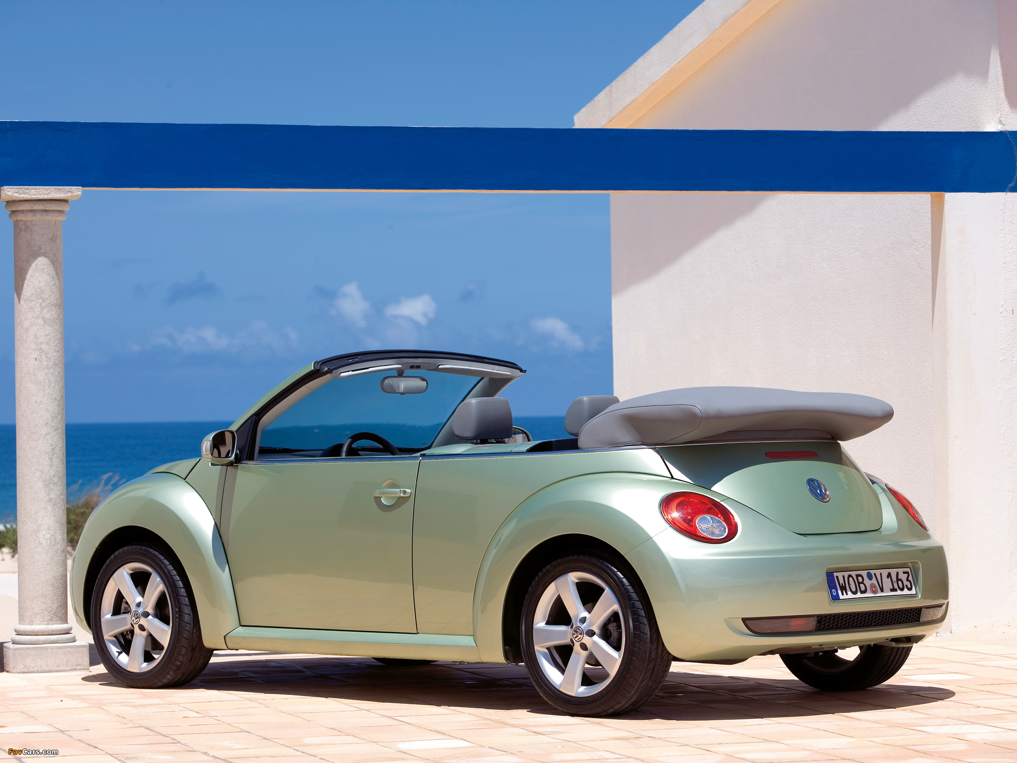 Volkswagen New Beetle Cabrio 2006–10 wallpapers (2048 x 1536)