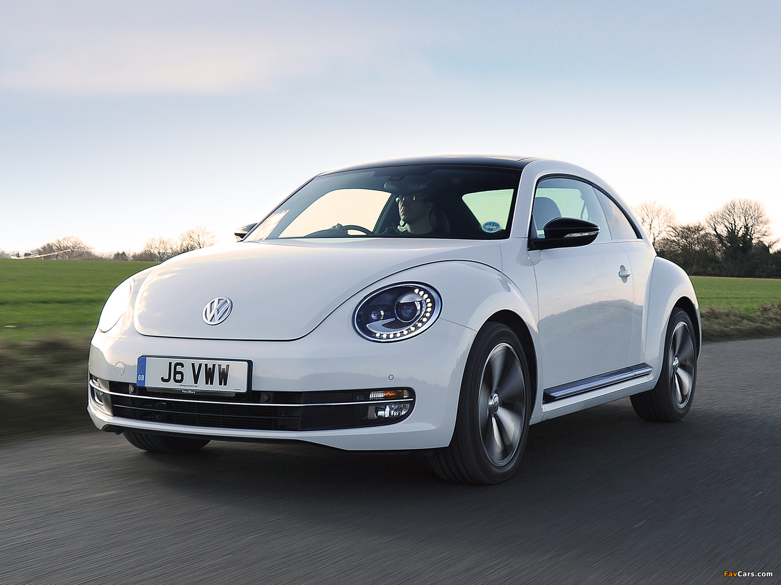 Volkswagen Beetle UK-spec 2011 images (1600 x 1200)
