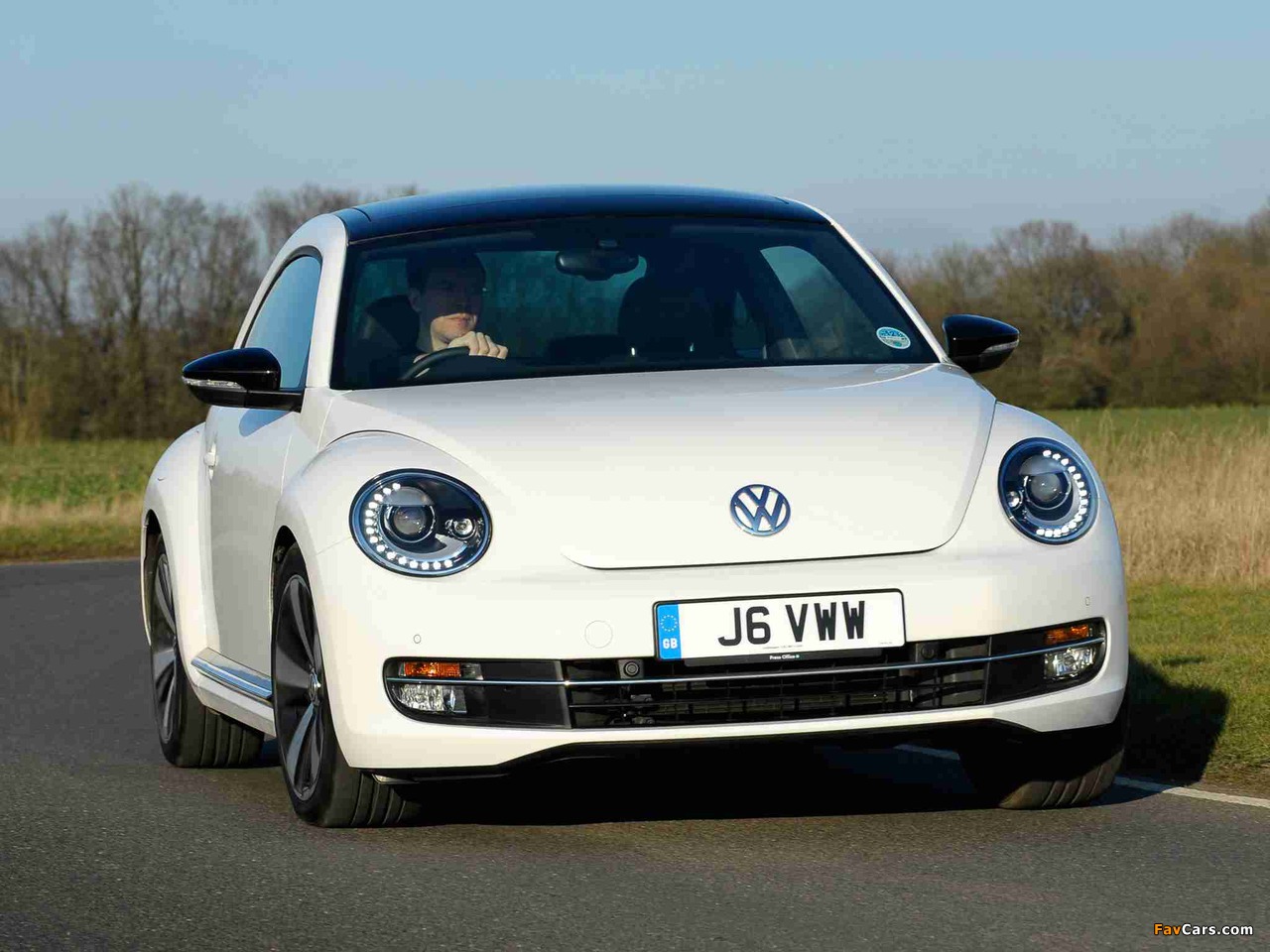 Volkswagen Beetle UK-spec 2011 photos (1280 x 960)