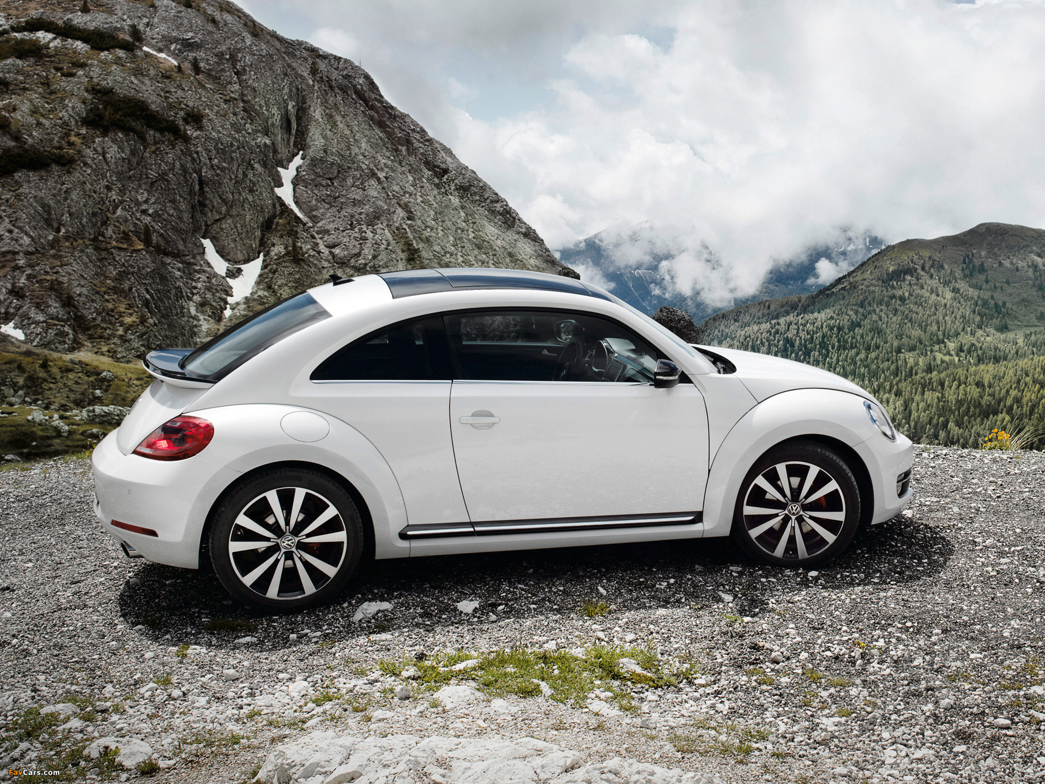 Volkswagen Beetle Turbo 2011 photos (2048 x 1536)