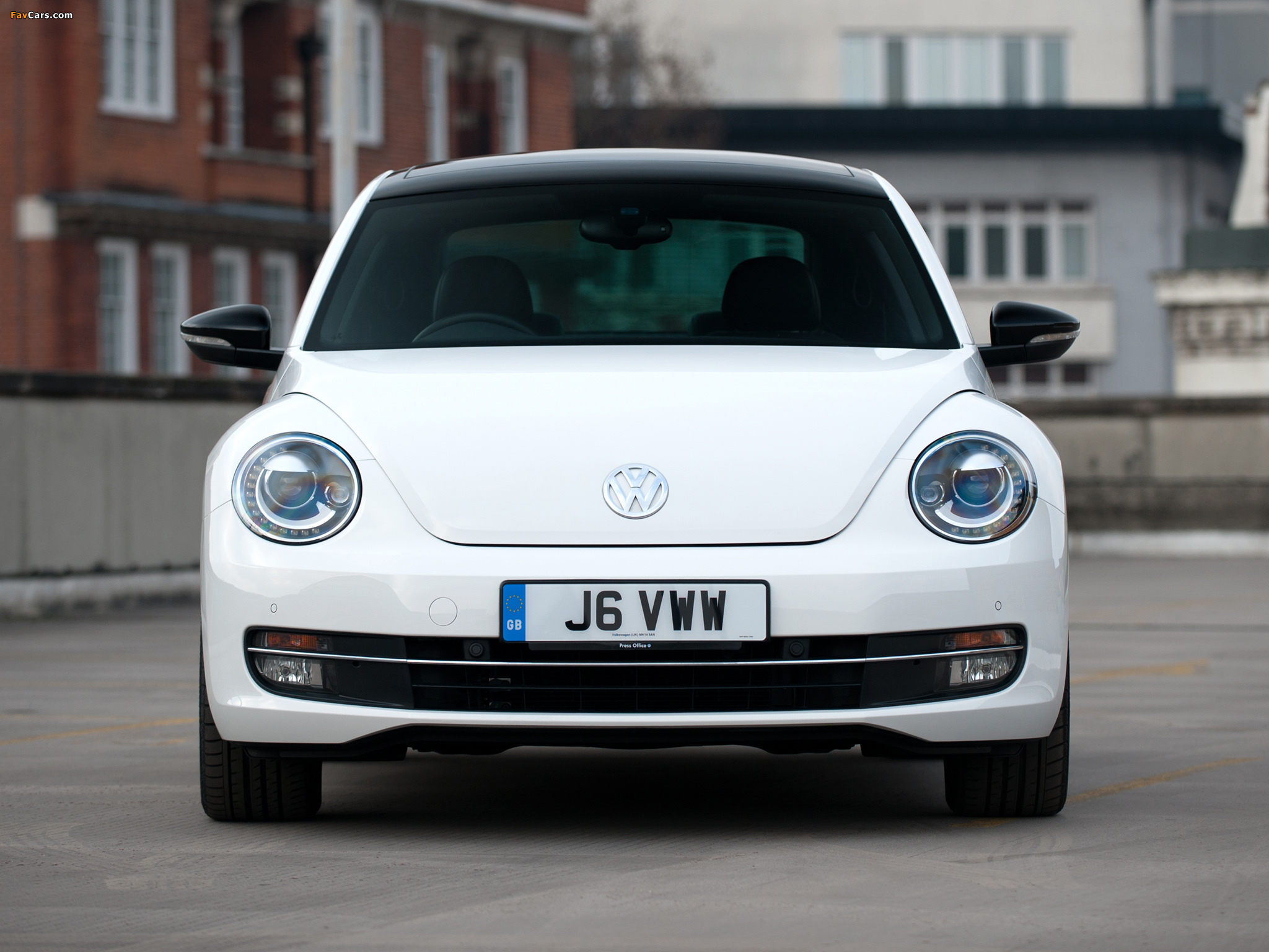 Volkswagen Beetle UK-spec 2011 wallpapers (2048 x 1536)