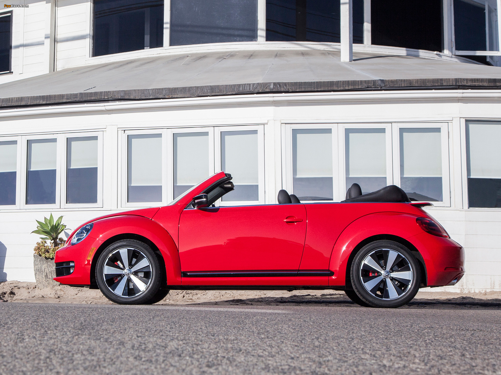 Volkswagen Beetle Convertible Turbo 2012 wallpapers (2048 x 1536)