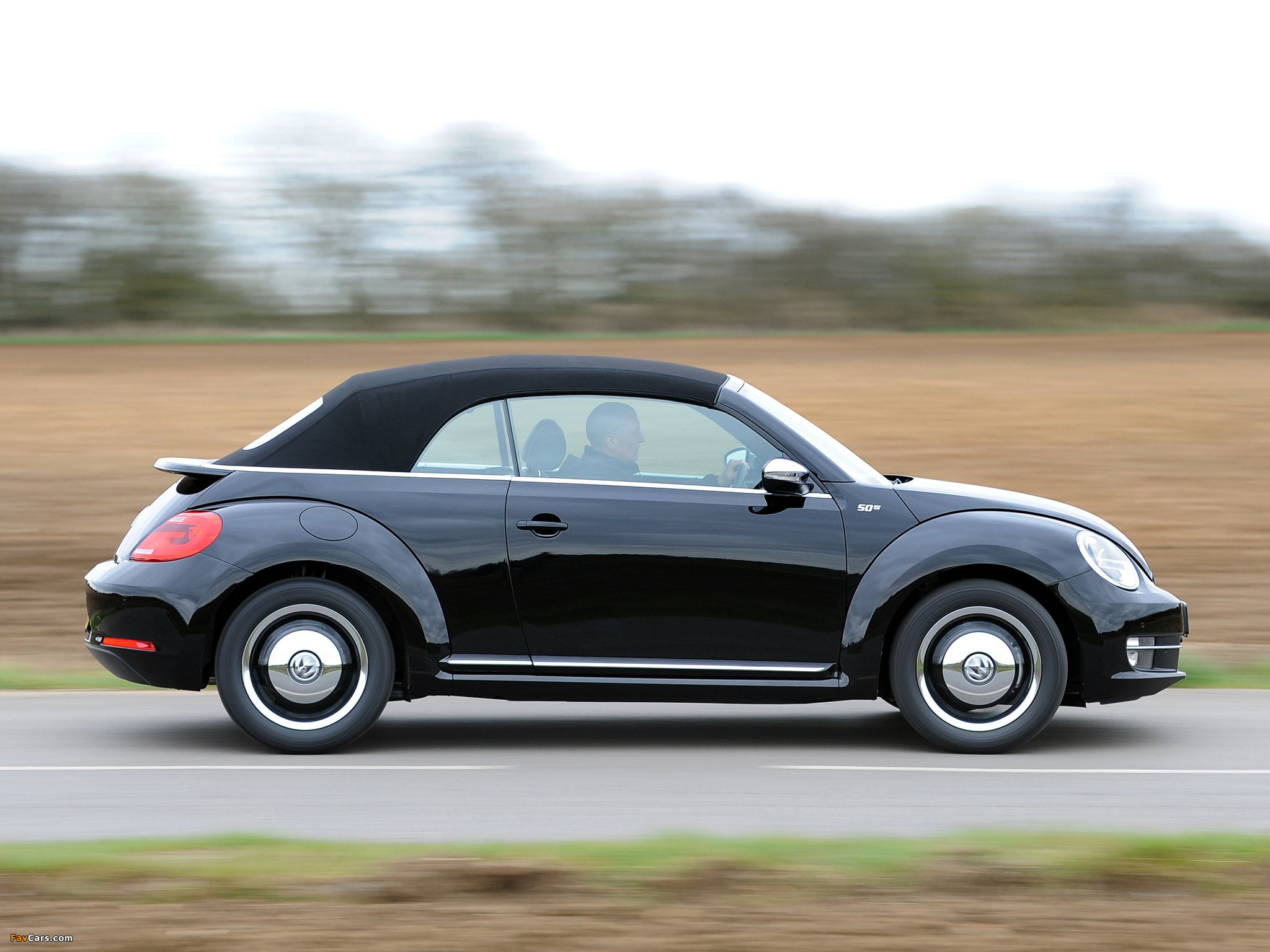 Volkswagen Beetle Cabrio 50s Edition UK-spec 2013 images (2048 x 1536)