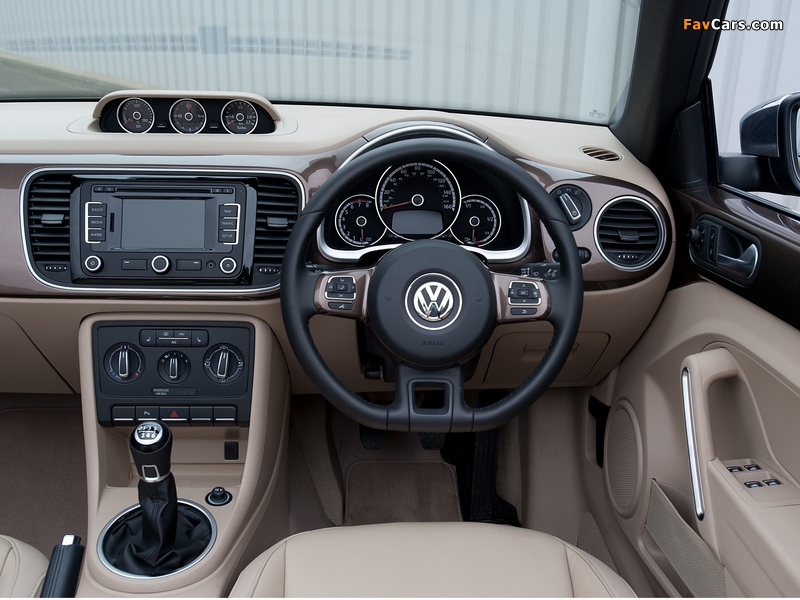 Volkswagen Beetle Cabrio 70s Edition UK-spec 2013 photos (800 x 600)